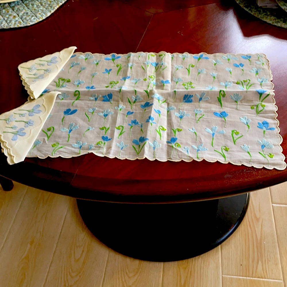 NWOT. Vintage LERON Breakfast Tray Mat & Napkin Set